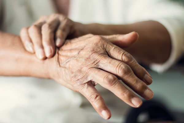 Close up hands of senior elderly woman patient suffering from pakinson's desease symptom. Mental health and elderly care concept
 (Close up hands of senior elderly woman patient suffering from pakinson's desease symptom. Mental health and elderly care